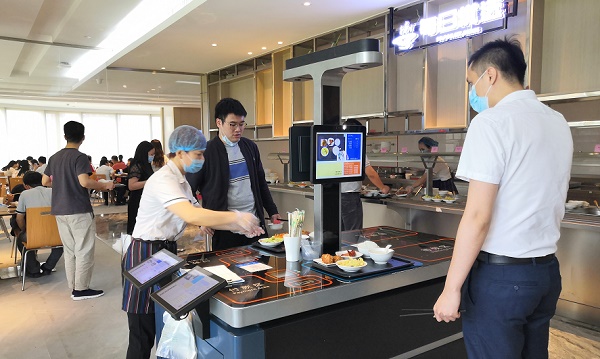 智慧食堂刷臉結(jié)算臺：人臉識別支付更加方便！